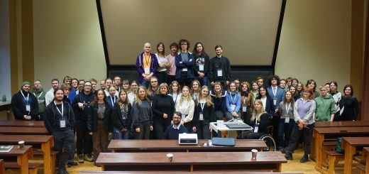 Wspólne zdjęcie uczestników w Sali Kopernikańskiej