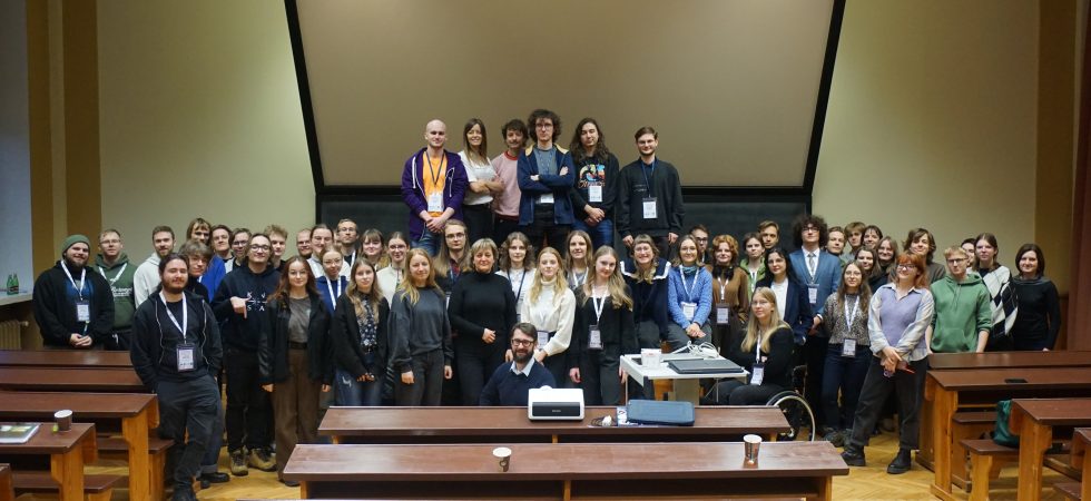 Wspólne zdjęcie uczestników w Sali Kopernikańskiej